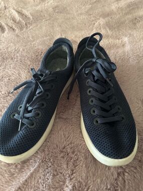 allbirds Women's Navy Knit Lace-Up Sneakers with Cream Sole